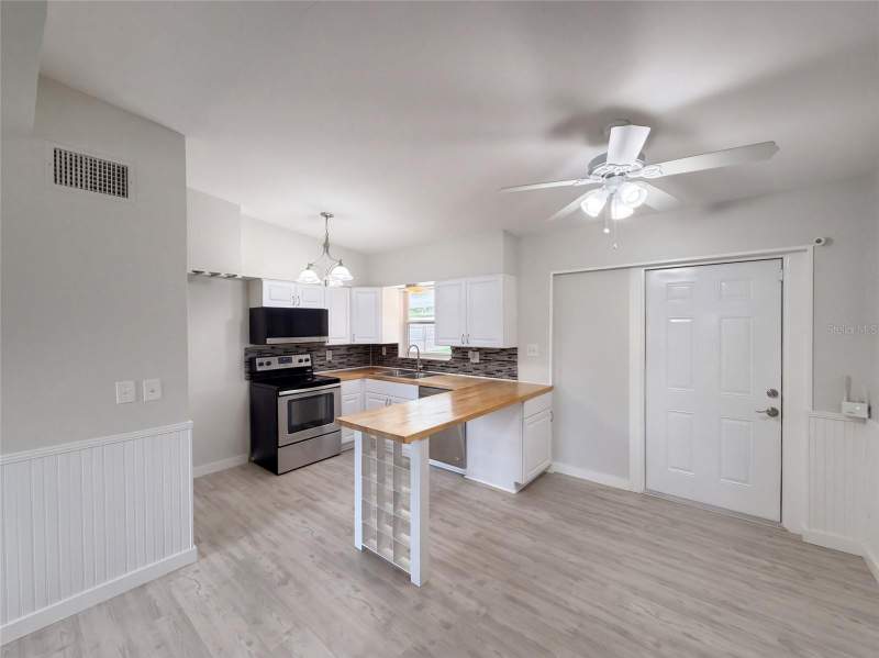 3 bedroom Single Family Residence at 1371 Jeffords Street, Lakeview Estates, Clearwater — photo 3