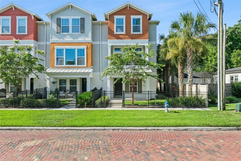 3 bedroom Townhouse at 1012 E Marks Street, Park Lake Hlnd, Orlando — photo 1