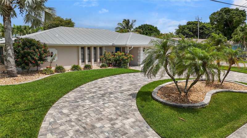 4 bedroom Single Family Residence at 5215 Pelican Boulevard, Cape Coral, Cape Coral — photo 1