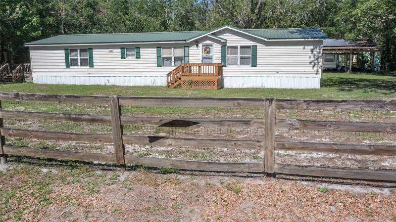 3 bedroom Manufactured Home at 17824 NE 143rd Terrace, Clover Acres Waldo, Waldo — photo 3
