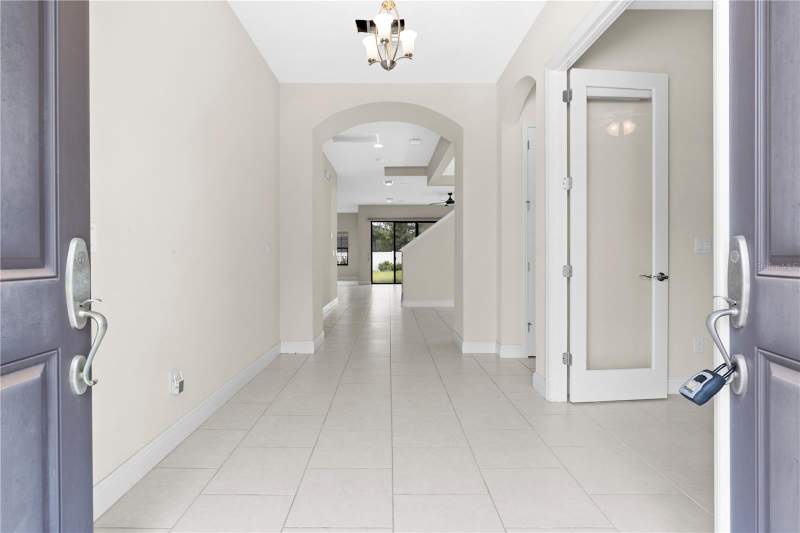 5 bedroom Single Family Residence at 13830 Moonstone Canyon Drive, Reserve At South Fork Ph 1, Riverview — photo 3