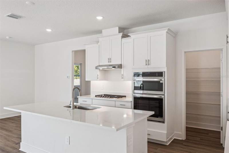4 bedroom Single Family Residence at 526 Emerald Grove Drive, Eden Crest, Apopka — photo 3