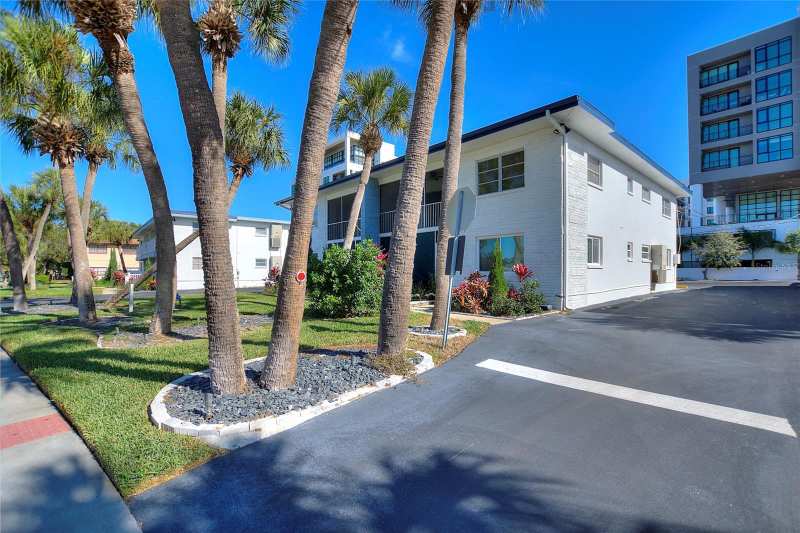 2 bedroom Condominium at 4300 37th Street #4, Maximo Harbour Condo, St Petersburg — photo 1