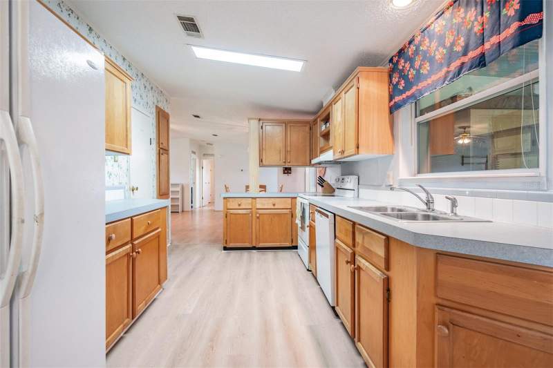 3 bedroom Manufactured Home at 37700 Neukom Avenue, Grand Horizons, Zephyrhills — photo 5