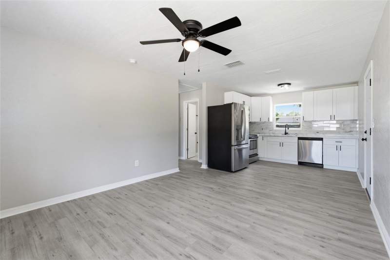 2 bedroom Single Family Residence at 7100 13th Street, Meadow Lawn 1st Add, St Petersburg — photo 5