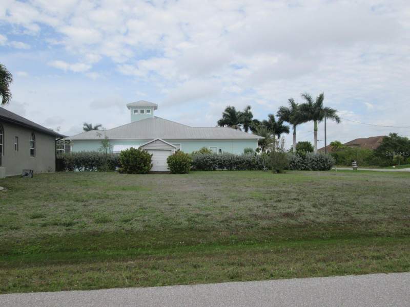 4 bedroom Single Family Residence at 15352 Pottstown Avenue, Port Charlotte Sec 081, Port Charlotte — photo 2