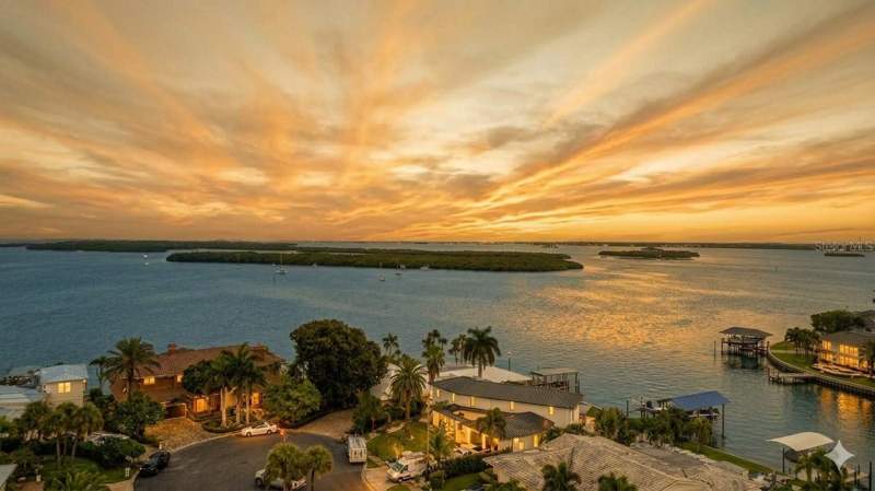 6 bedroom Single Family Residence at 891 Island Way, Island Estates Of Clearwater, Clearwater Beach — photo 2