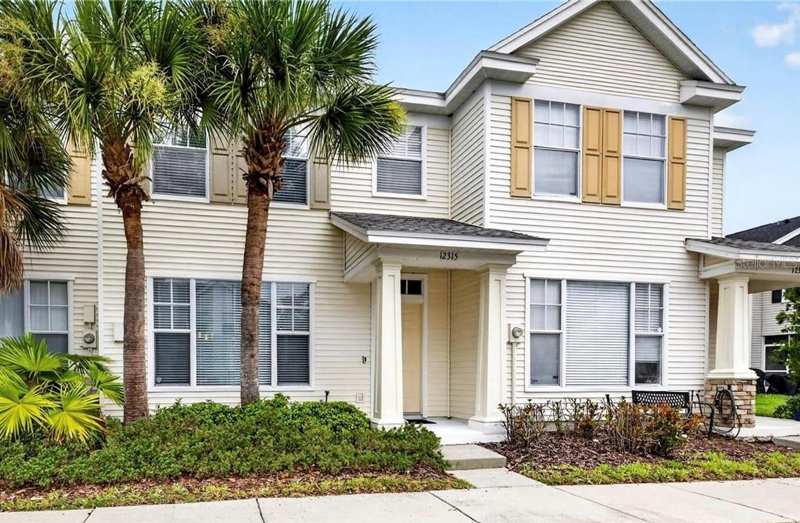 2 bedroom Townhouse at 12315 Country White Circle, Country Chase, Tampa — photo 1
