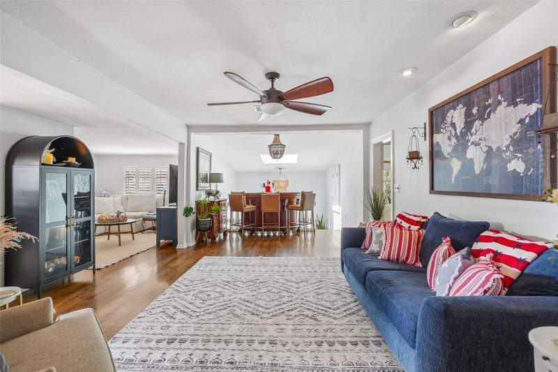 4 bedroom Single Family Residence at 1204 E Park Circle, Riverbend Sub, Tampa — photo 4
