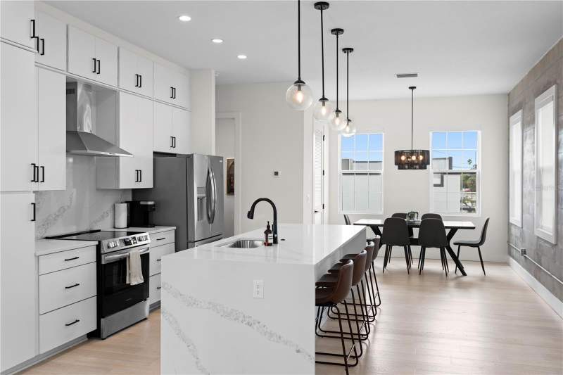 3 bedroom Townhouse at 2724 5th Avenue, Canvas Twnhms, St Petersburg — photo 5
