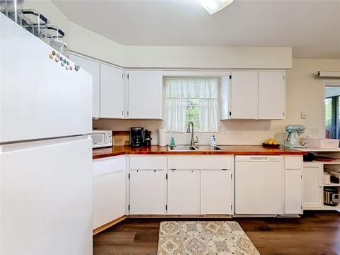 1038 Scotch Pine Court, Leesburg FL - photo 11 of 39