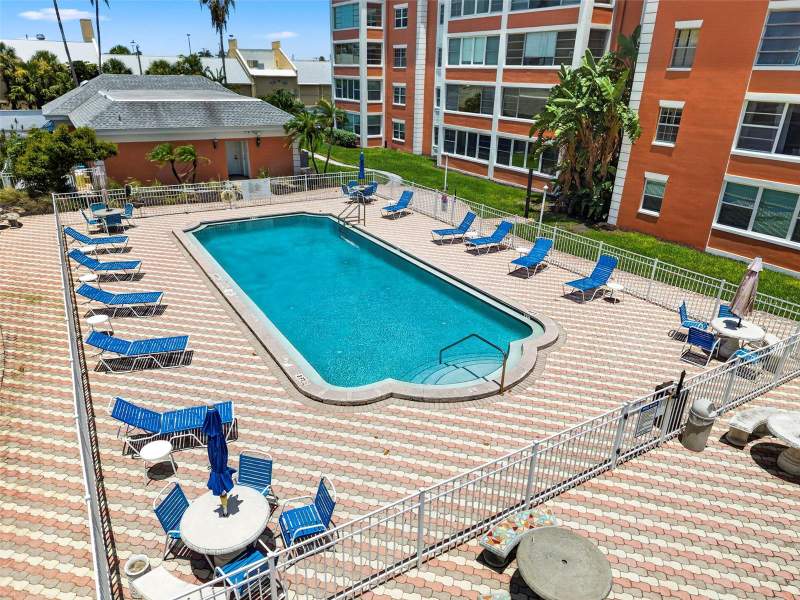 1 bedroom Condominium at 6960 20th Avenue #105, Crosswinds Colony One Condo, St Petersburg — photo 2