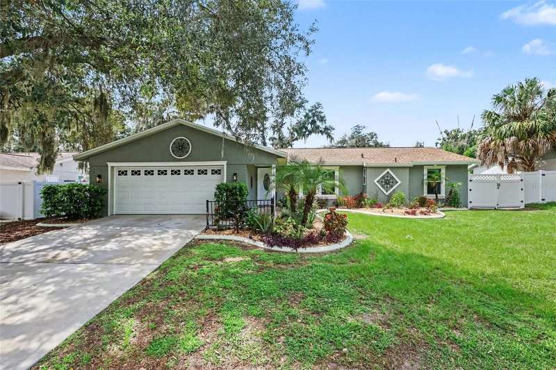 3 bedroom Single Family Residence at 1308 Oakcrest Drive, Oak Hill, Brandon — photo 1