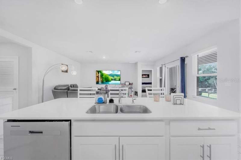 4 bedroom Single Family Residence at 1216 NW 21st Place, Cape Coral, Cape Coral — photo 5