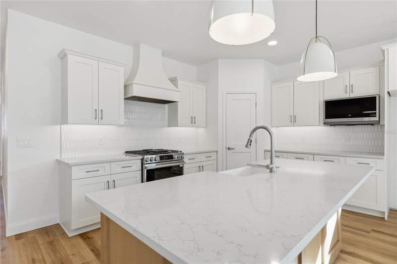 4 bedroom Single Family Residence at 1064 SW 67th Way, Grand Oaks At Tower, Gainesville — photo 3