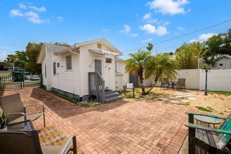 2 bedroom Single Family Residence at 2907 Clinton Street, Boca Ceiga Park, Gulfport — photo 4