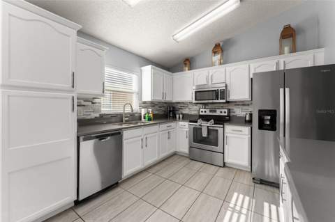 8060 Santee Drive, Kissimmee FL - photo 16 of 66