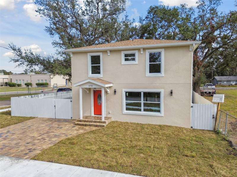 HellekesHomes for Sale in Tampa, FL