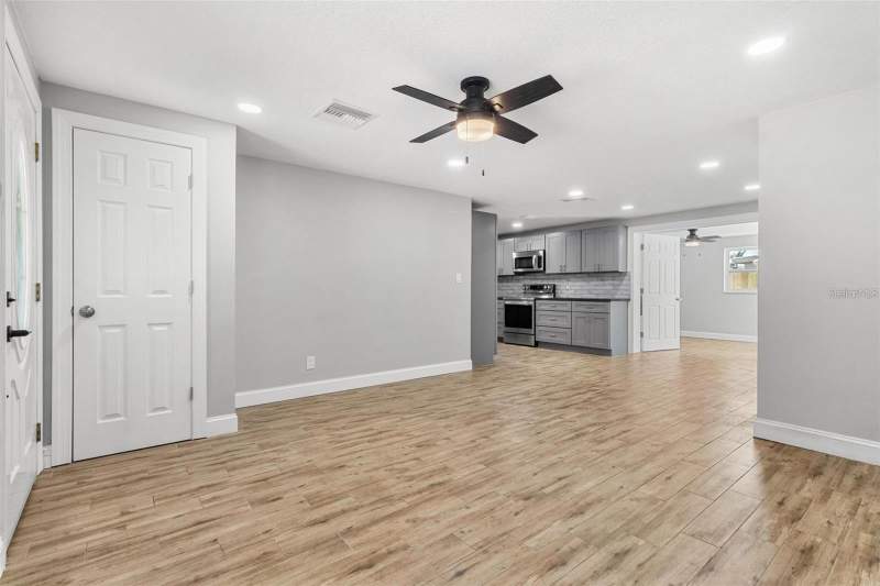 3 bedroom Single Family Residence at 8648 78th Place, Lakeside Gardens, Seminole — photo 5