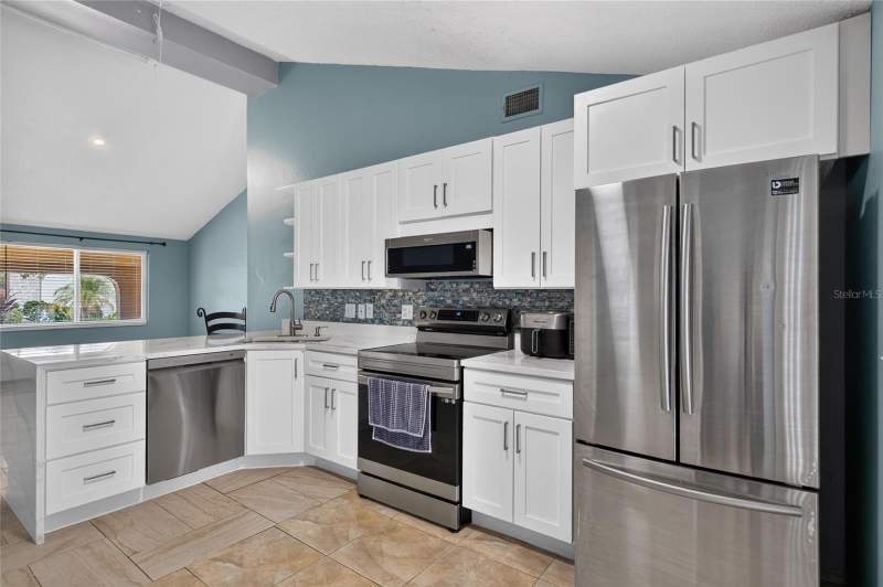 4 bedroom Single Family Residence at 6711 Glen Forest Court, Timberlane Sub Unit 6, Tampa — photo 5