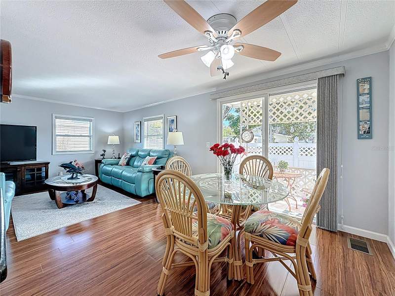 2 bedroom Mobile Home at 7880 54th Avenue #54, Club Chalet Unrec Mhp, St Petersburg — photo 5