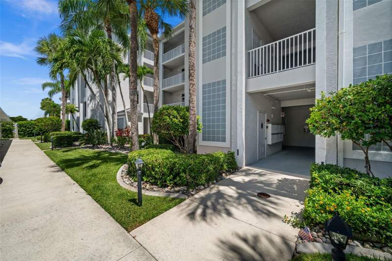 2 bedroom Condominium at 10460 Washingtonia Palm Way #1342, Lakeside Greens Condo, Fort Myers — photo 3