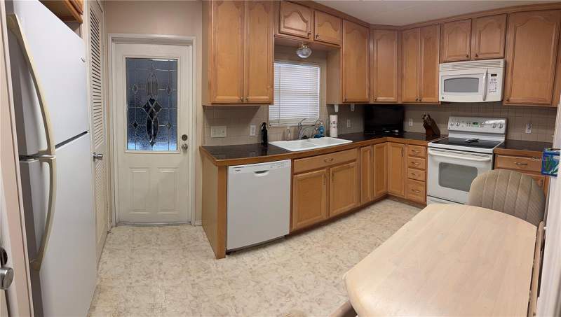 2 bedroom Manufactured Home at 3301 2nd St Boulevard #261, Dunedin, Dunedin — photo 4