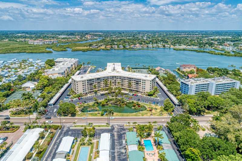 1 bedroom Condominium at 5855 Midnight Pass Road #333, Harbor Towers Y & R, Sarasota — photo 1