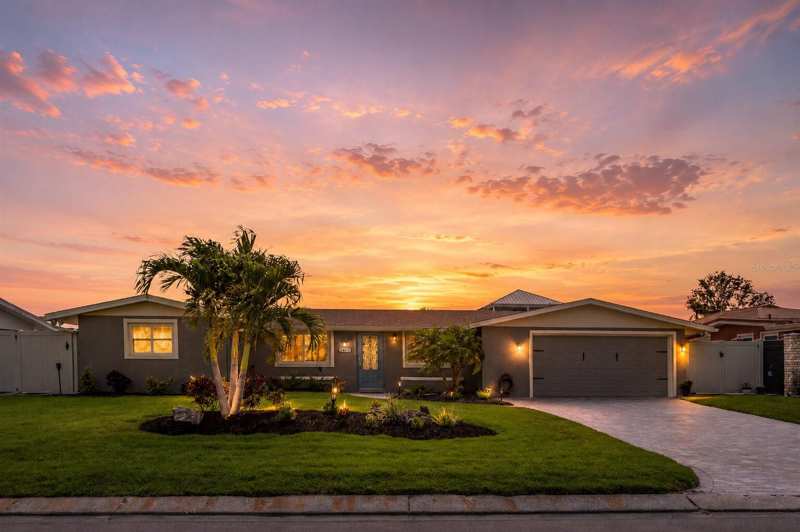 3 bedroom Single Family Residence at 3811 101st Street, San Remo Shores Unit 1, Bradenton — photo 1