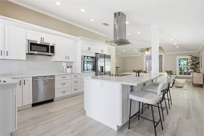 5 bedroom Single Family Residence at 302 Shore Drive, Burghstreamss Sub, Palm Harbor — photo 4