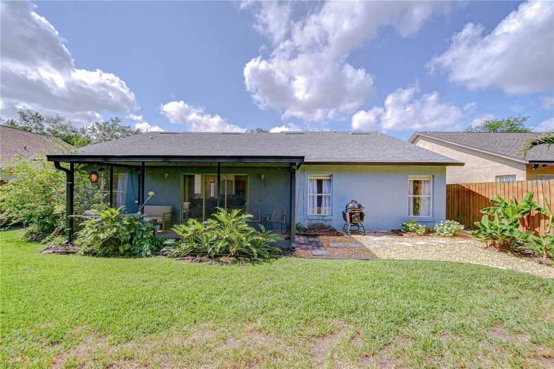 3 bedroom Single Family Residence at 7107 Colonial Lake Dr, Lake St Charles, Riverview — photo 3