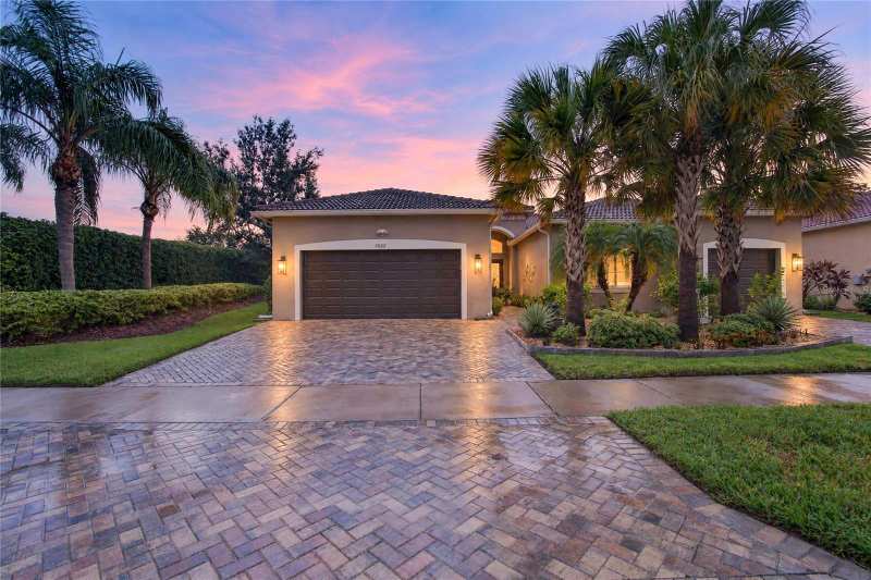 3 bedroom Single Family Residence at 5002 Emerald Isle Drive, Valencia Lakes Tr P, Wimauma — photo 1