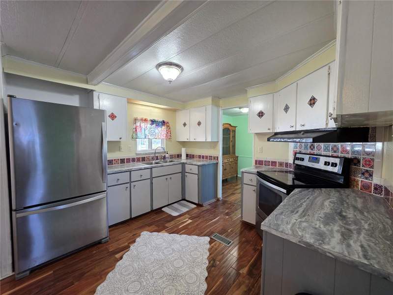 2 bedroom Manufactured Home at 8027 Eastern Circle Drive, High Point Mh Sub, Brooksville — photo 4