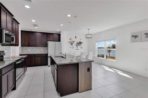 5018 Royal Point Avenue, Kissimmee FL - photo 8 of 42