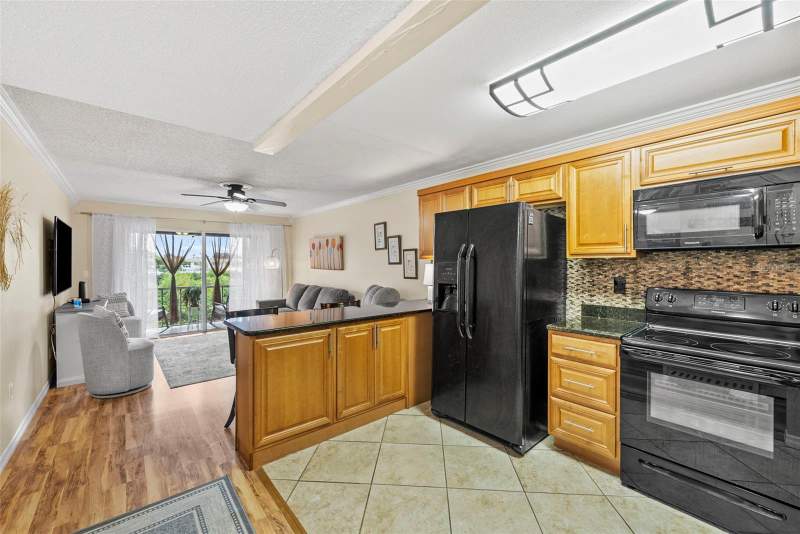 1 bedroom Condominium at 1860 Massachusetts Avenue #206, Regency Condo The, St Petersburg — photo 4
