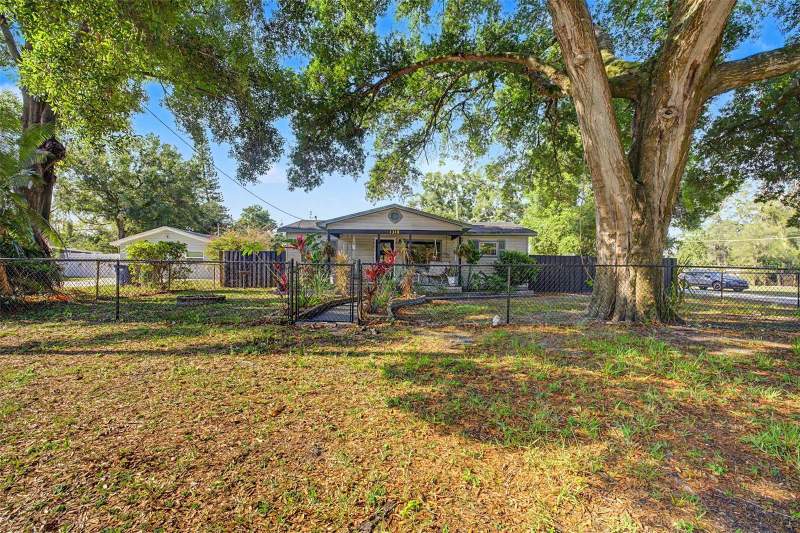 3 bedroom Single Family Residence at 1318 W Rambla Street, Tampas North Side Country Clu, Tampa — photo 2