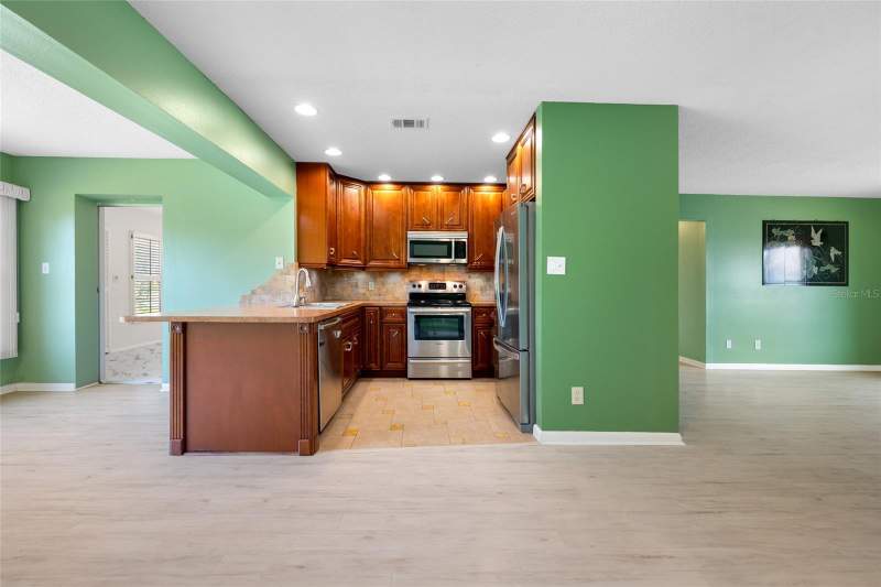 2 bedroom Condominium at 8440 Brentwood Road #8440, Chateaux De Bardmoor, Seminole — photo 3
