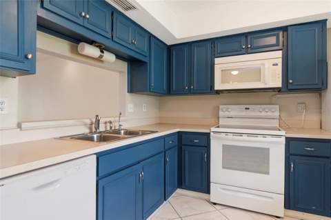 2569 Laurelwood Drive #11B, Clearwater FL - photo 9 of 38