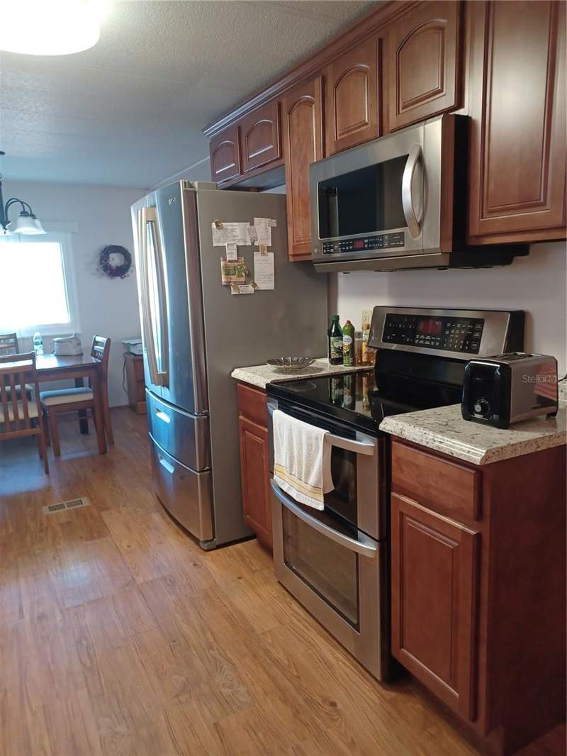 2 bedroom Mobile Home at 34604 Petunia Place, Tippecanoe Village Unrec, Zephyrhills — photo 5