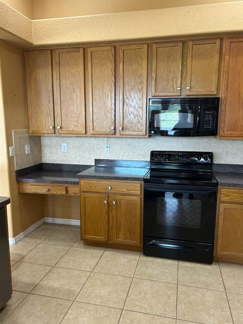 4 bedroom Single Family Residence at 210 Rosana Drive, Hickory Lakes Ph 2, Brandon — photo 5