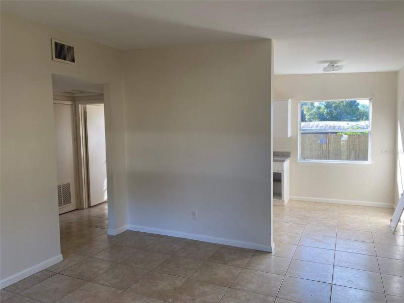 3 bedroom Single Family Residence at 1105 Briarwood Road, Brandon Terrace Park Unit 1, Brandon — photo 5