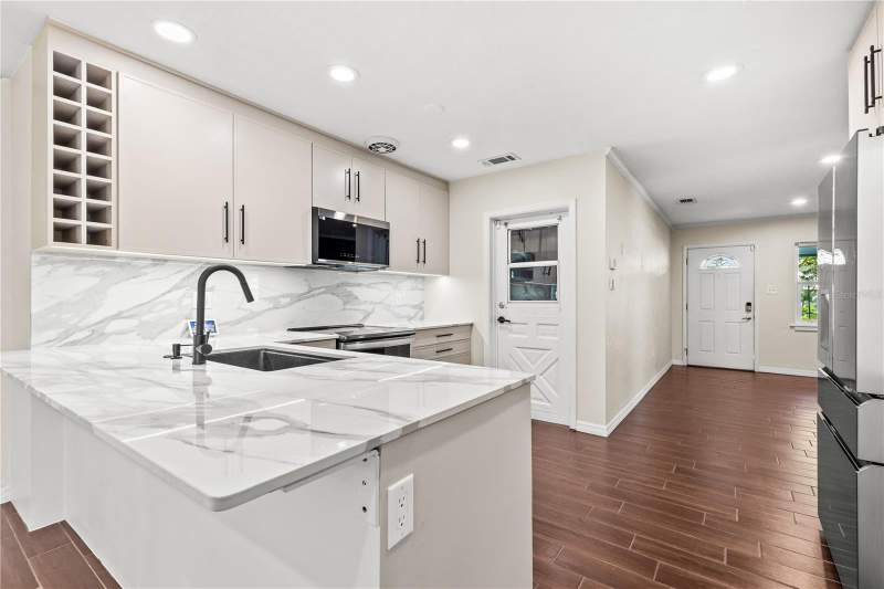2 bedroom Single Family Residence at 844 87th Avenue, El Centro, St Petersburg — photo 5