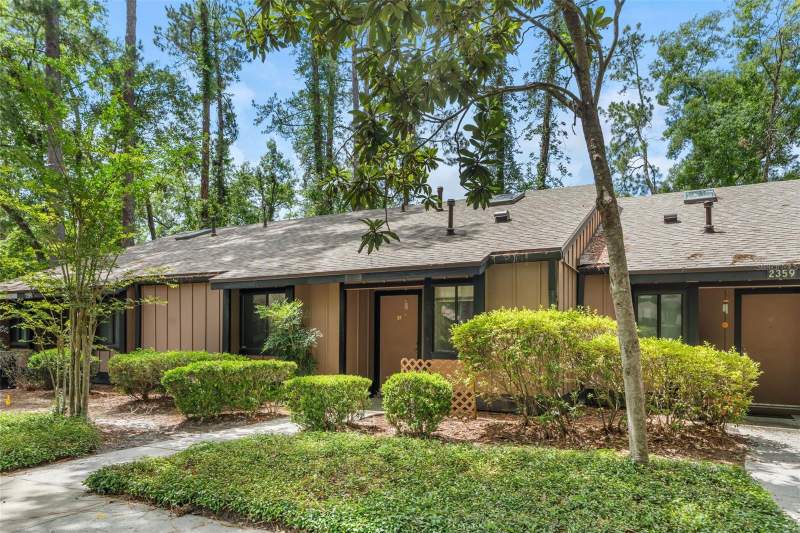 2 bedroom Townhouse at 2355 NW 45th Lane, Town Homes At The Lakes, Gainesville — photo 2