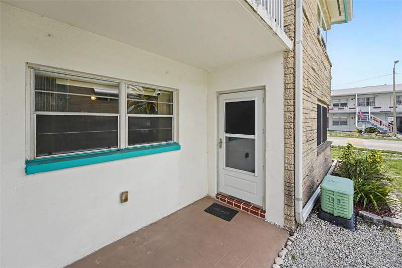 2 bedroom Condominium at 5855 18th Street #1, Town Apts Condo, St Petersburg — photo 2