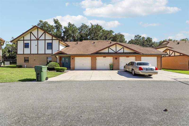 100 E OAK TERRACE DRIVE #D2 home for sale in Coach Houses Leesburg 2d Homes for Sale: 1 Listing, From $134K
