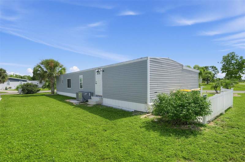 2 bedroom Manufactured Home at 7578 Silage Circle, Village Holiday Lake, Port Charlotte — photo 3