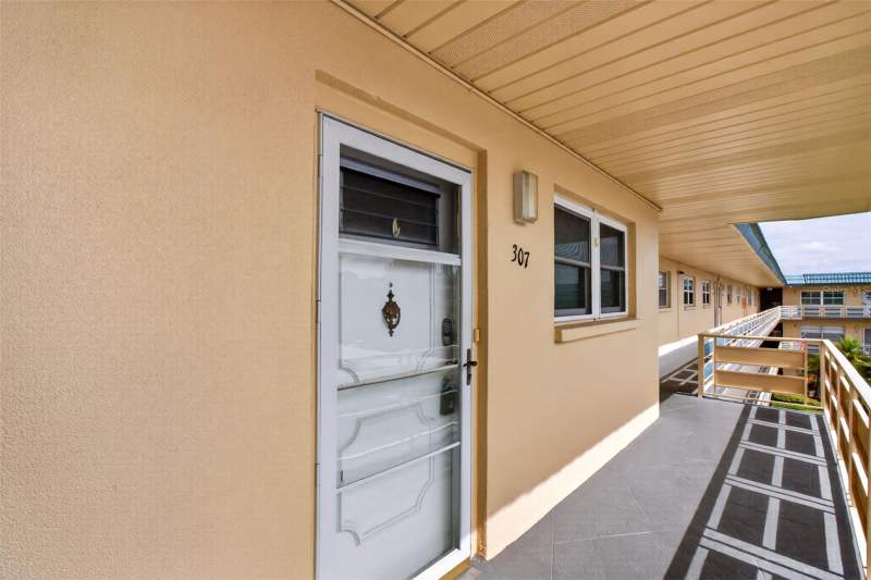 1 bedroom Condominium at 5750 80th Street #D307, Five Towns Of St Pete, St Petersburg — photo 3