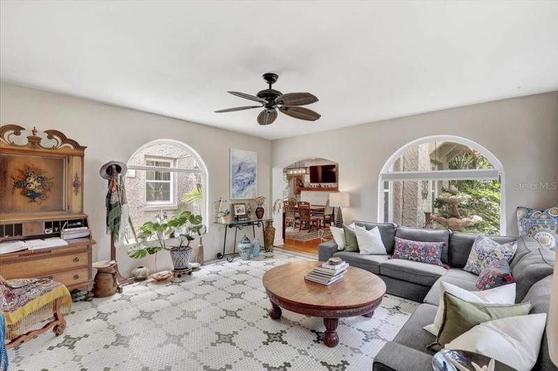 5 bedroom Single Family Residence at 325 49th Street, Oak Ridge, St Petersburg — photo 5