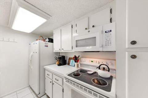 179 Medallion Boulevard #H, Madeira Beach FL - photo 10 of 30