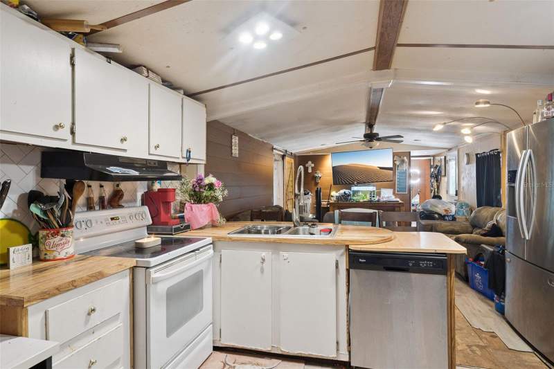 2 bedroom Manufactured Home at 10927 Luana Drive, Hilltop Sub 3, Leesburg — photo 5